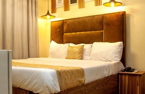 Surulere Hotel | Ontario Suites