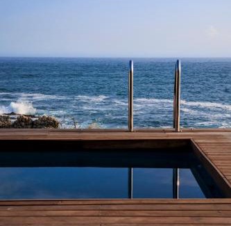 Betty's Bay Cama Y Desayuno | OnTheRocksBB Solar Powered Guesthouse and Ocean Lodge