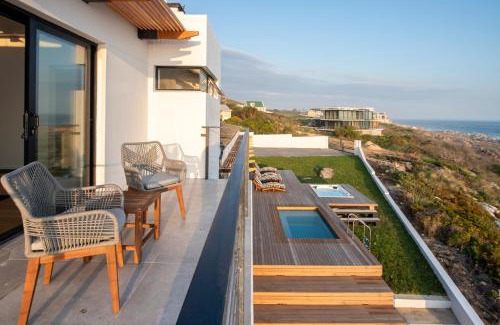 Betty's Bay Cama Y Desayuno | OnTheRocksBB Solar Powered Guesthouse and Ocean Lodge