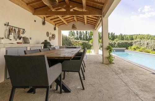 Malaucene Casa | Onze Villa in Provence, Mont Ventoux, New Luxury Villa, Private Pool, Stunning views, Outdoor Kitchen, Big Green Egg