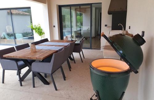 Malaucene Casa | Onze Villa in Provence, Mont Ventoux, New Luxury Villa, Private Pool, Stunning views, Outdoor Kitchen, Big Green Egg