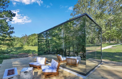 Coldspring Casa | OOD Mirror House At Cameron Ranch Glamping