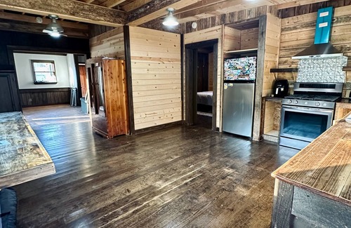 Pickens Cabina | Oolenoy River Retreat - 2+ acres less than 5 miles from Table Rock State Park