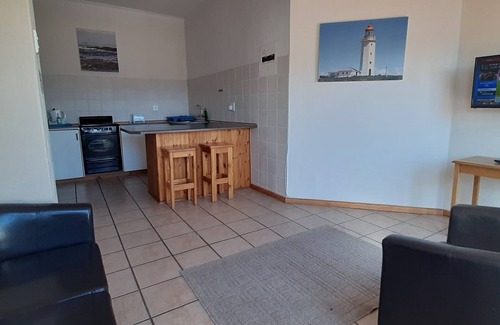 Gansbaai Apartamento | Oom Piet Self Catering Accomodation