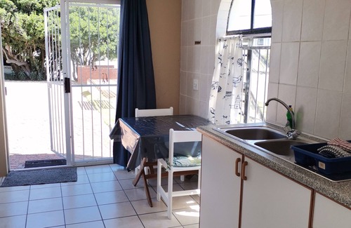 Gansbaai Apartamento | Oom Piet Self Catering Accomodation