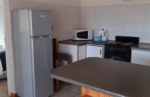 Gansbaai Apartamento | Oom Piet Self Catering Accomodation