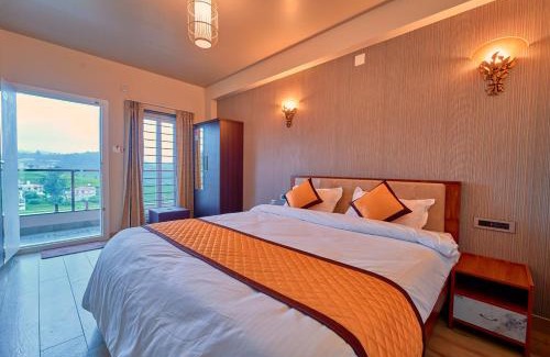 West Mere Complejo | Ooty Blossom Retreat by VOYE HOMES