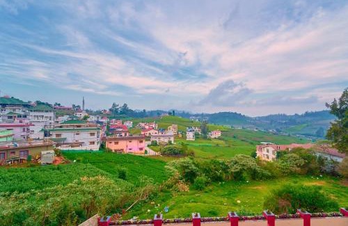 West Mere Complejo | Ooty Blossom Retreat by VOYE HOMES