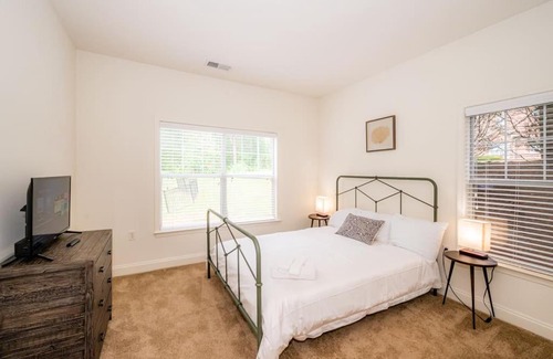Wendover - Sedgewood Apartamento | Viagem Charlotte Vivid 2BR with Pool & Gym