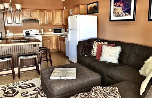 Westcliffe Casa | Todo recientemente renovado Ravens 'Roost- Spaceous, en la ciudad, maravillosa sala de estar abierta