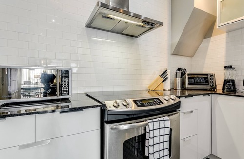 Palmerston Apartamento | Open Concept Modern Little Italy Home