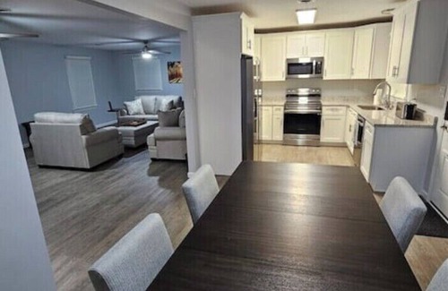 Augusta Casa | Open Floor Plan -Colorful Bright - Great for Extended Stays - 4 BR/2BA