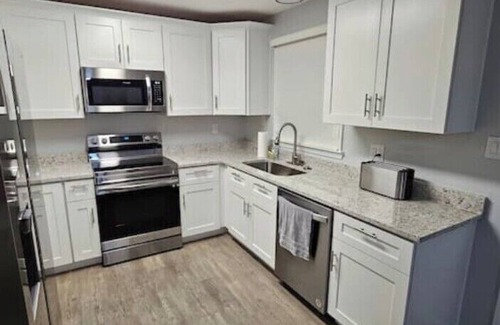 Augusta Casa | Open Floor Plan -Colorful Bright - Great for Extended Stays - 4 BR/2BA