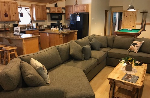 Big Bear Lake Cabina | Plano de planta abierto, perfecto para familias numerosas, amigos, mascotas y personas discapacitadas