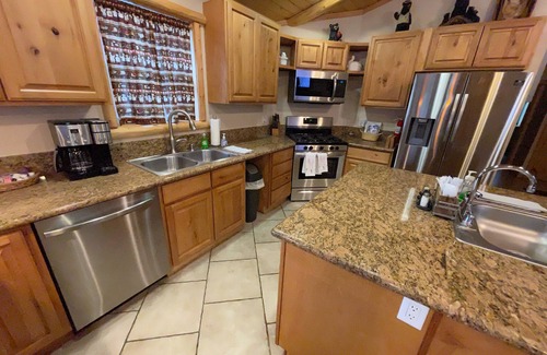 Big Bear Lake Cabina | Plano de planta abierto, perfecto para familias numerosas, amigos, mascotas y personas discapacitadas