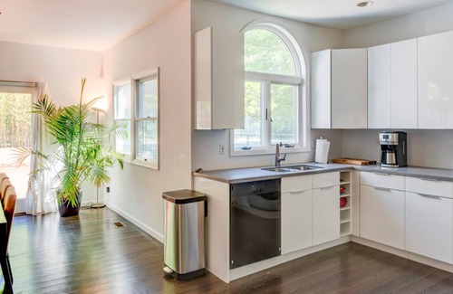 Southampton Casa | Open Floor Plan, Private Tennis Court, Close to Ocean Beaches and...