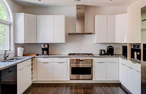 Southampton Casa | Open Floor Plan, Private Tennis Court, Close to Ocean Beaches and...