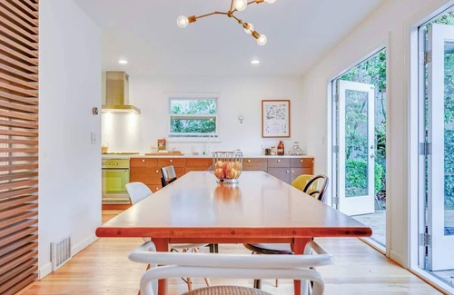 Stevens Casa | Open Layout w/ Patio! Cozy 2BR by the UW Arboretum