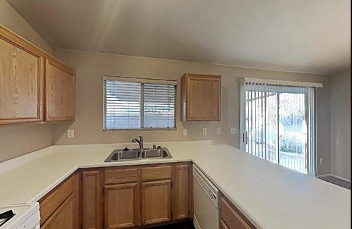 North Las Vegas Apartamento | Open living space reservation book for 15 nights
