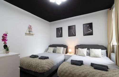 Portsmouth Apartamento | Open Mind Property - HotTub,7 Beds & Free Parking