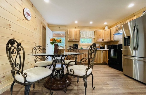 Hot Springs Cabina | Open! New Mountain Cabin, Privacy, Wildlife, Sunsets! Watch the Seasons Change