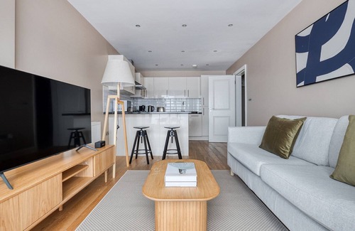 Pembridge Apartamento | Open Notting Hill 2BR w/ Garden, nr Shops, Dining & Park, by Blueground