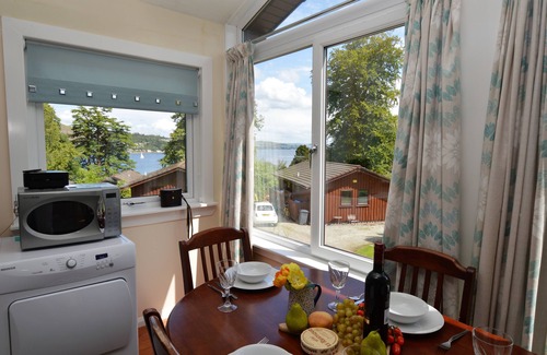 Kilmun Chalet De Esquí | Casa de campo abierta renovada con impresionantes vistas, cerca de Dunoon, capacidad para 4 personas, que admite mascotas
