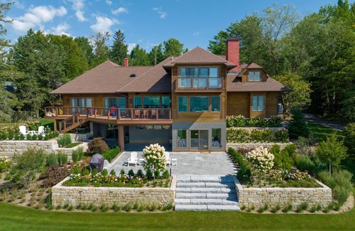 Charlevoix Casa | Hermosa y lujosa casa del lago Charlevoix!