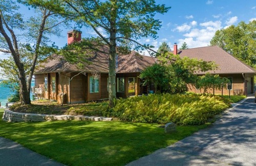 Charlevoix Casa | Hermosa y lujosa casa del lago Charlevoix!