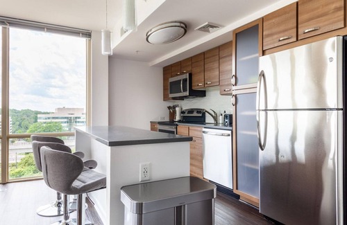 McLean Apartamento | Open Tysons Corner 2BR w/ Concierge, nr Shopping Mall, by Blueground