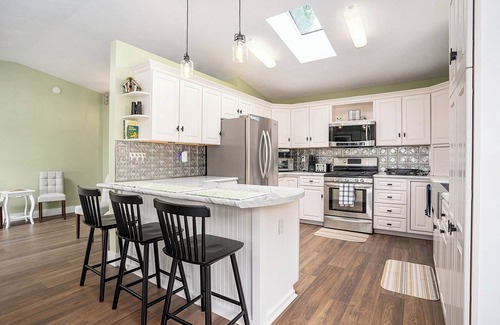 Mears Casa | New listing Spacious 5-bedroom house with views of Lake Michigan in Mears