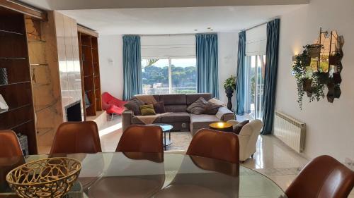 Premia de Dalt Chalet De Esquí | Opening Doors Premiá Dalt Amazing views w pool