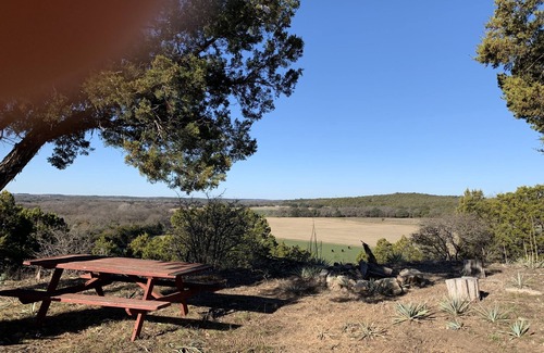 Glen Rose Casa | ¡Cabaña rústica aislada con vistas excepcionales!