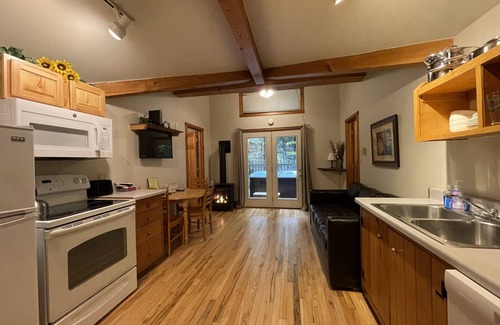 Victor Cabina | Opossum Creek Retreat