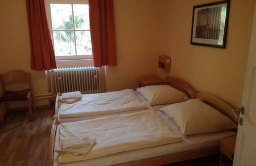 Wachenheim an der Weinstrasse Cama Y Desayuno | Oppauer Haus - 102 Vierbettzimmer, Dusche, WC