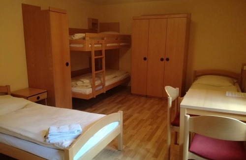Wachenheim an der Weinstrasse Cama Y Desayuno | Oppauer Haus - 102 Vierbettzimmer, Dusche, WC