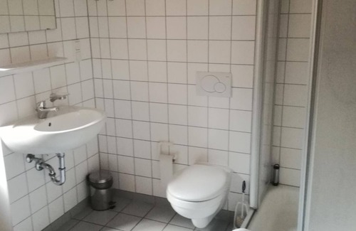 Wachenheim an der Weinstrasse Cama Y Desayuno | Oppauer Haus - 102 Vierbettzimmer, Dusche, WC