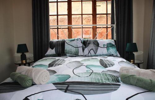 Hartbeespoort Casa | Oppiberg Cottage with River View