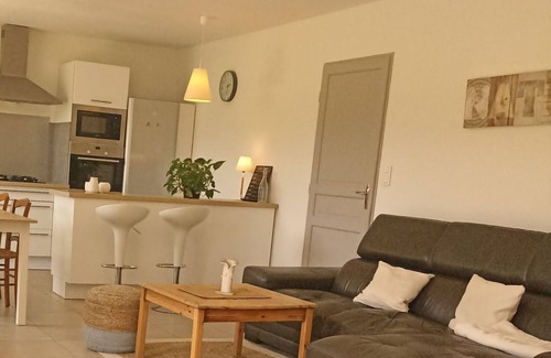 Menerbes Villa | Reformado muy cómodo frente a ménerbes luberon. Sábanas de promoción incluidas.