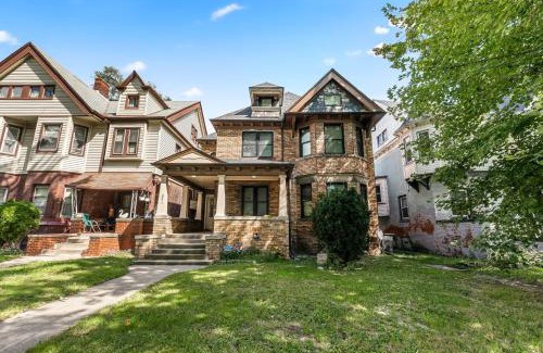 Detroit Apartamento | Opulent 2 Bedroom Getaway