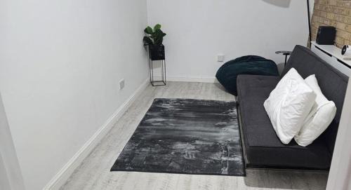 Isle of Grain Apartamento | Opulent 5 bedroom Retreat with Hot tub and Entertainment