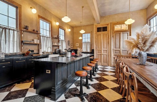 Faubourg Lafayette Villa | Opulent Art Deco Villa w Pool & Hot Tub 5bd|6.5ba