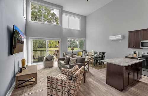 Birmingham Condominio | Opulent Birmingham Retreat