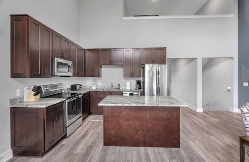 Birmingham Condominio | Opulent Birmingham Retreat