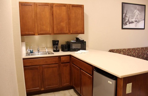 Iron Mountain Casa | Sleeps 4! Mountain Escape + Pool & Hot Tub Access