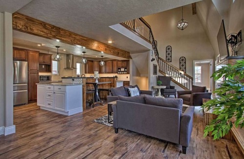 Great Falls Casa | Opulent Great Falls 5-Bedroom Luxe Retreat with Hot Tub and Exquisite Finishes