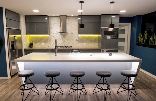 El Castillo Apartamento | Opulent Luxury Penthouse Apartment w/ Maid/Chef Service, 8 Person Jacuzzi