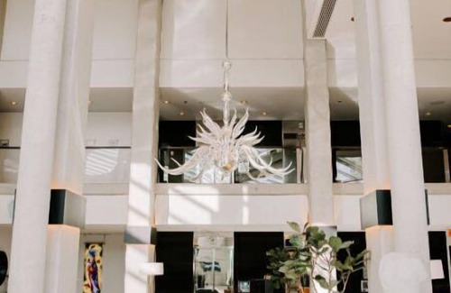 New Tacoma Apartamento | Opulent Superior Suite + Breathtaking Art Paradise