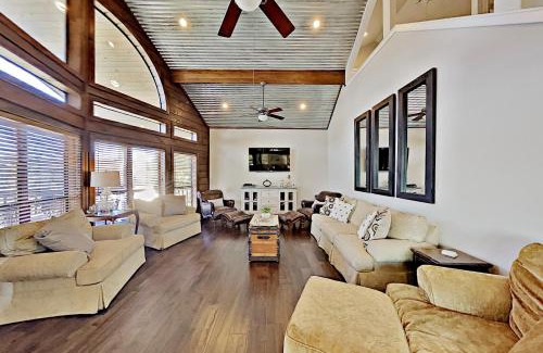 Burnet Casa | Opulent Waterfront 118B