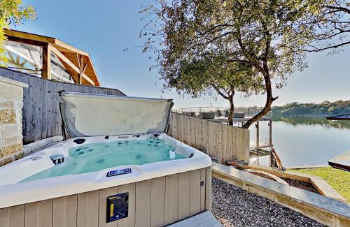 Burnet Casa | Opulent Waterfront 118B